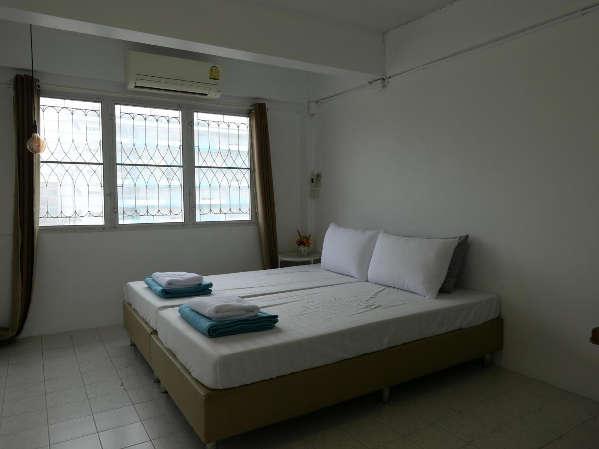 Films House Hostel Bangsaen Екстериор снимка