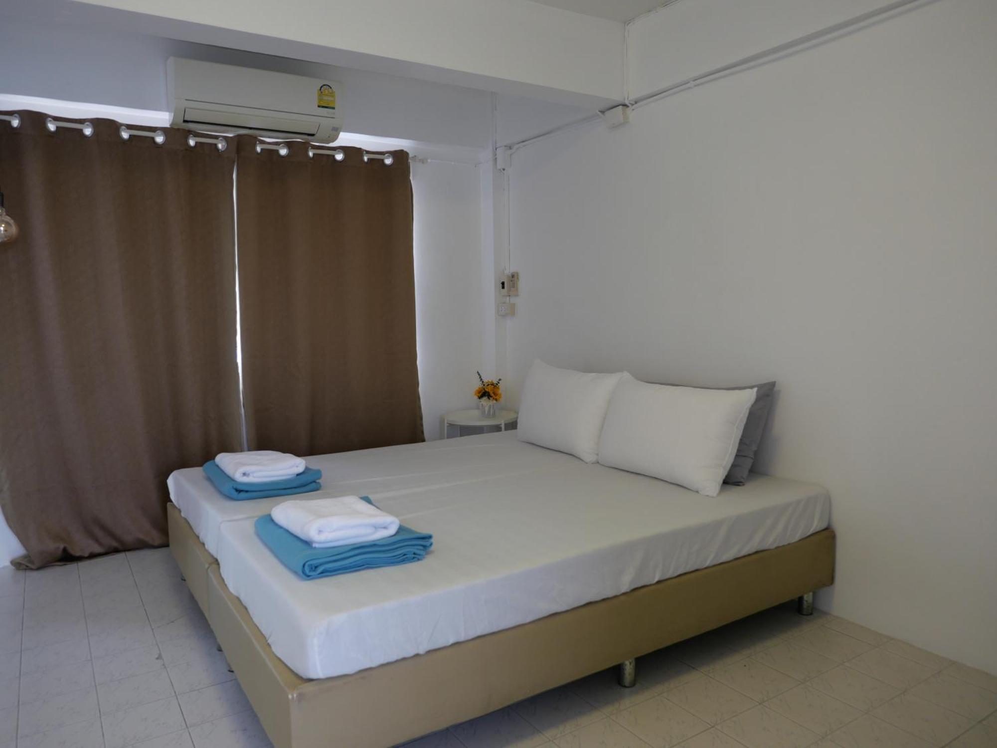 Films House Hostel Bangsaen Екстериор снимка