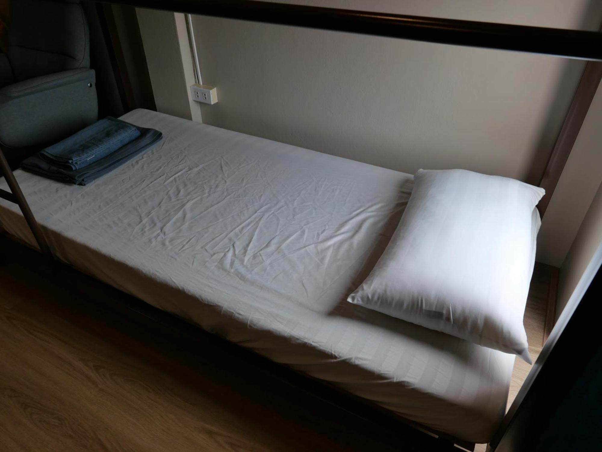 Films House Hostel Bangsaen Екстериор снимка