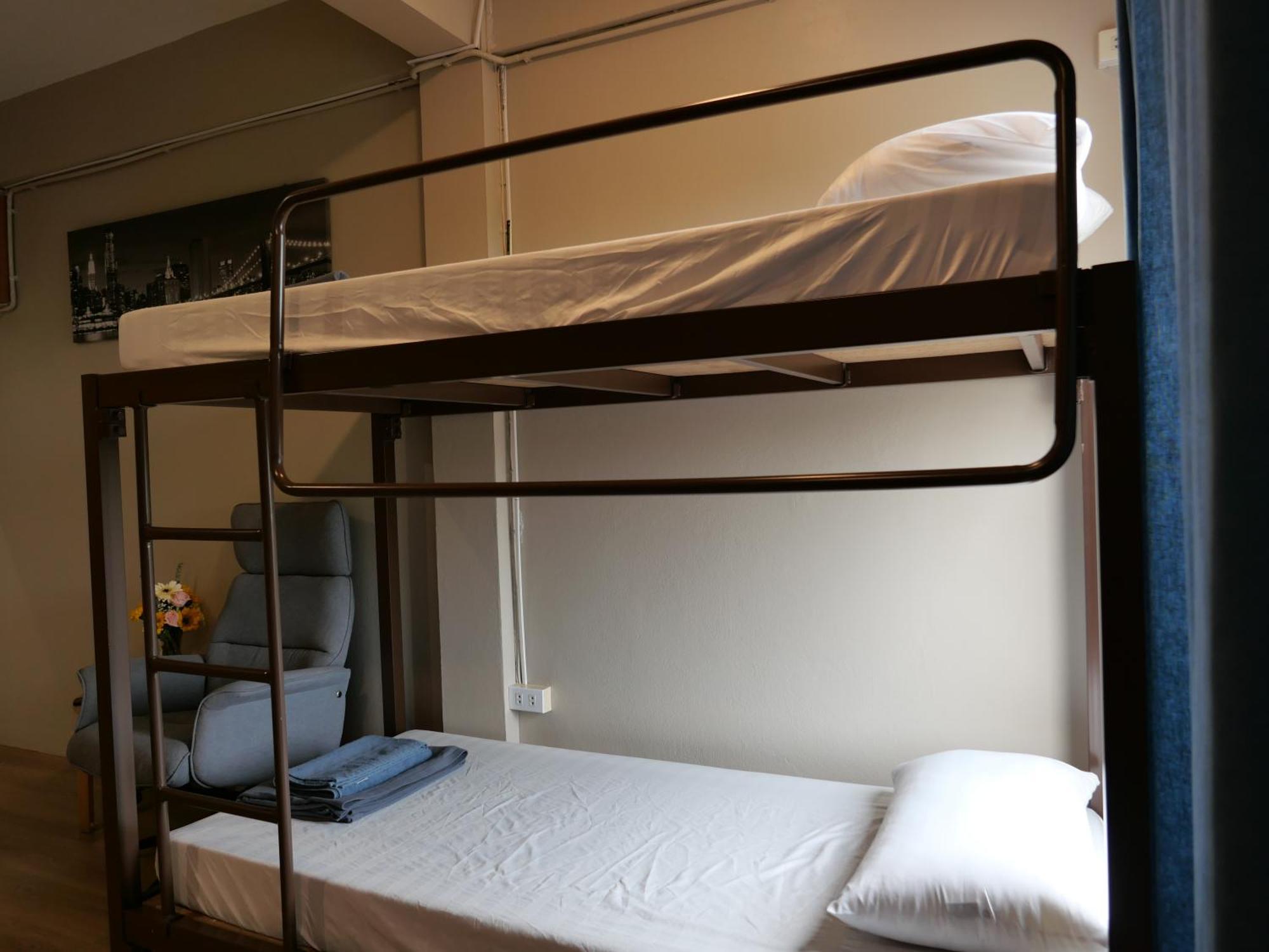 Films House Hostel Bangsaen Екстериор снимка