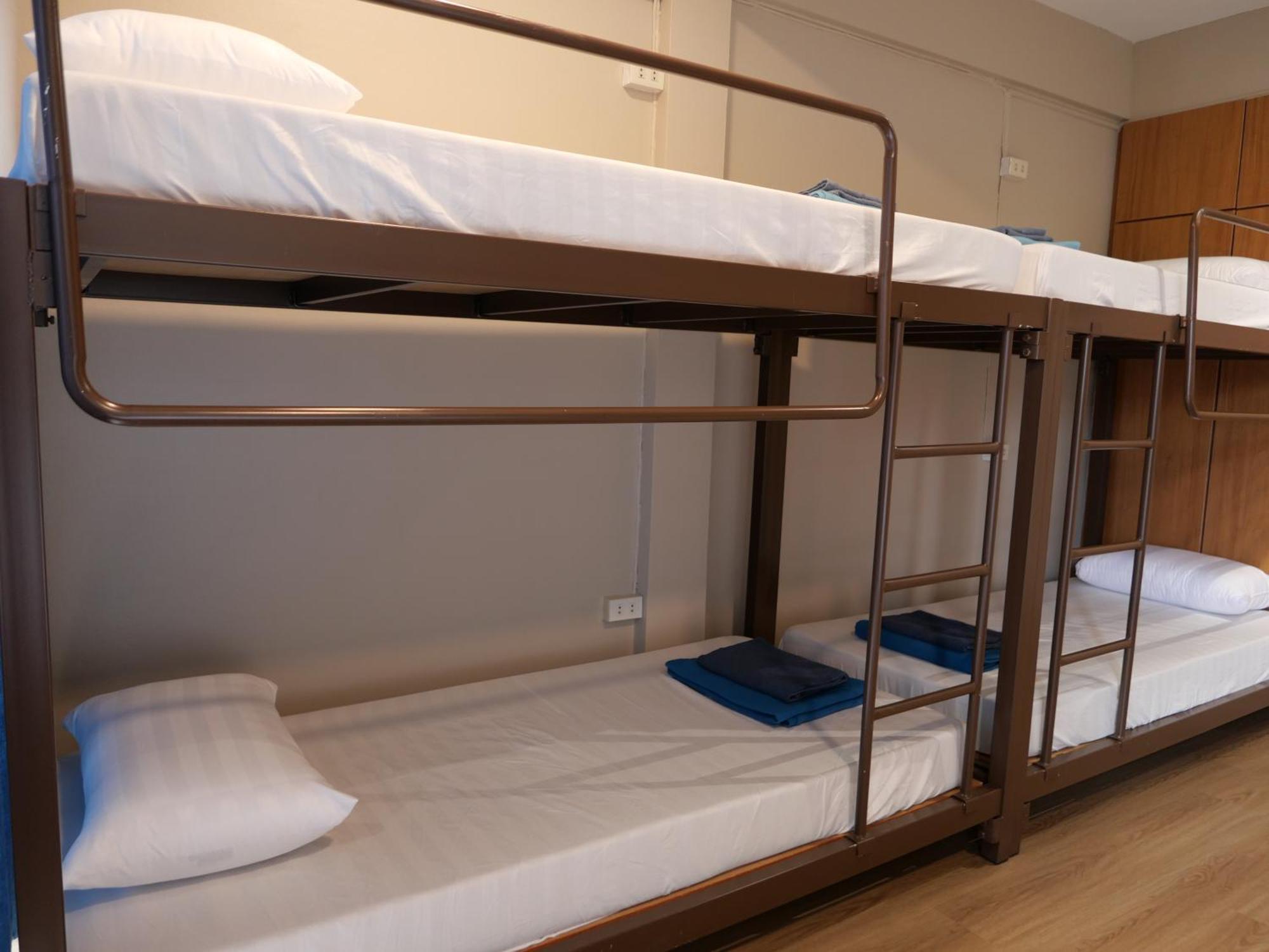 Films House Hostel Bangsaen Екстериор снимка
