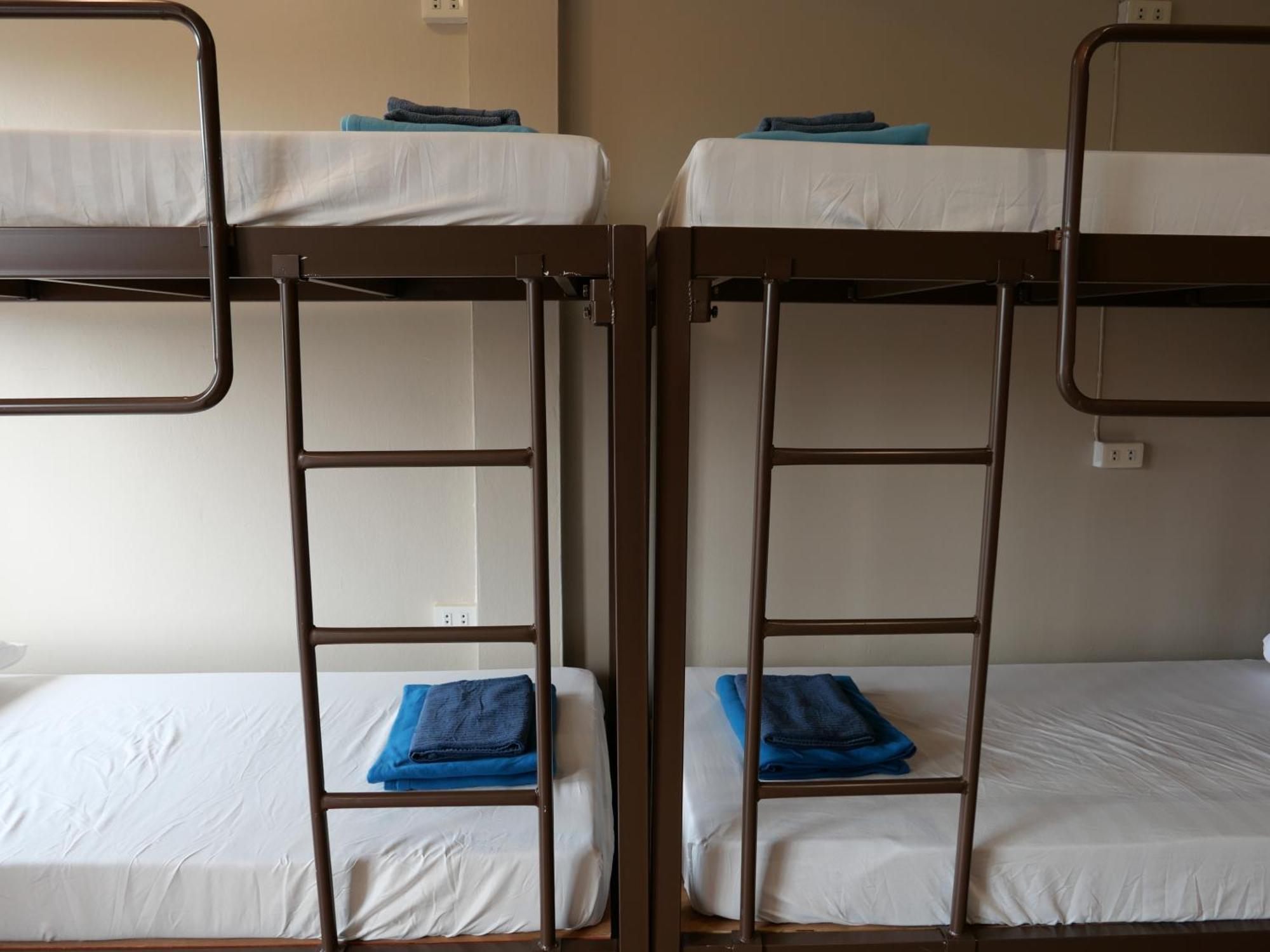 Films House Hostel Bangsaen Екстериор снимка