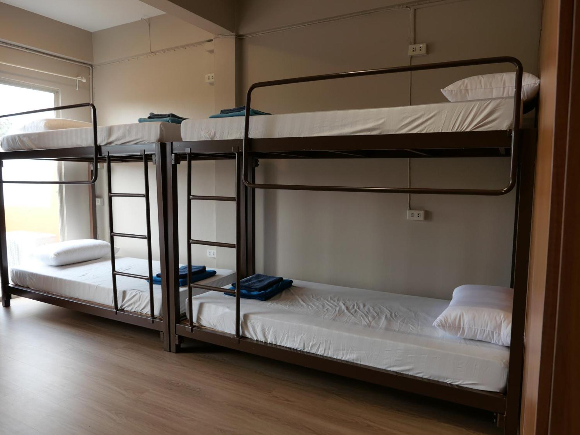Films House Hostel Bangsaen Екстериор снимка
