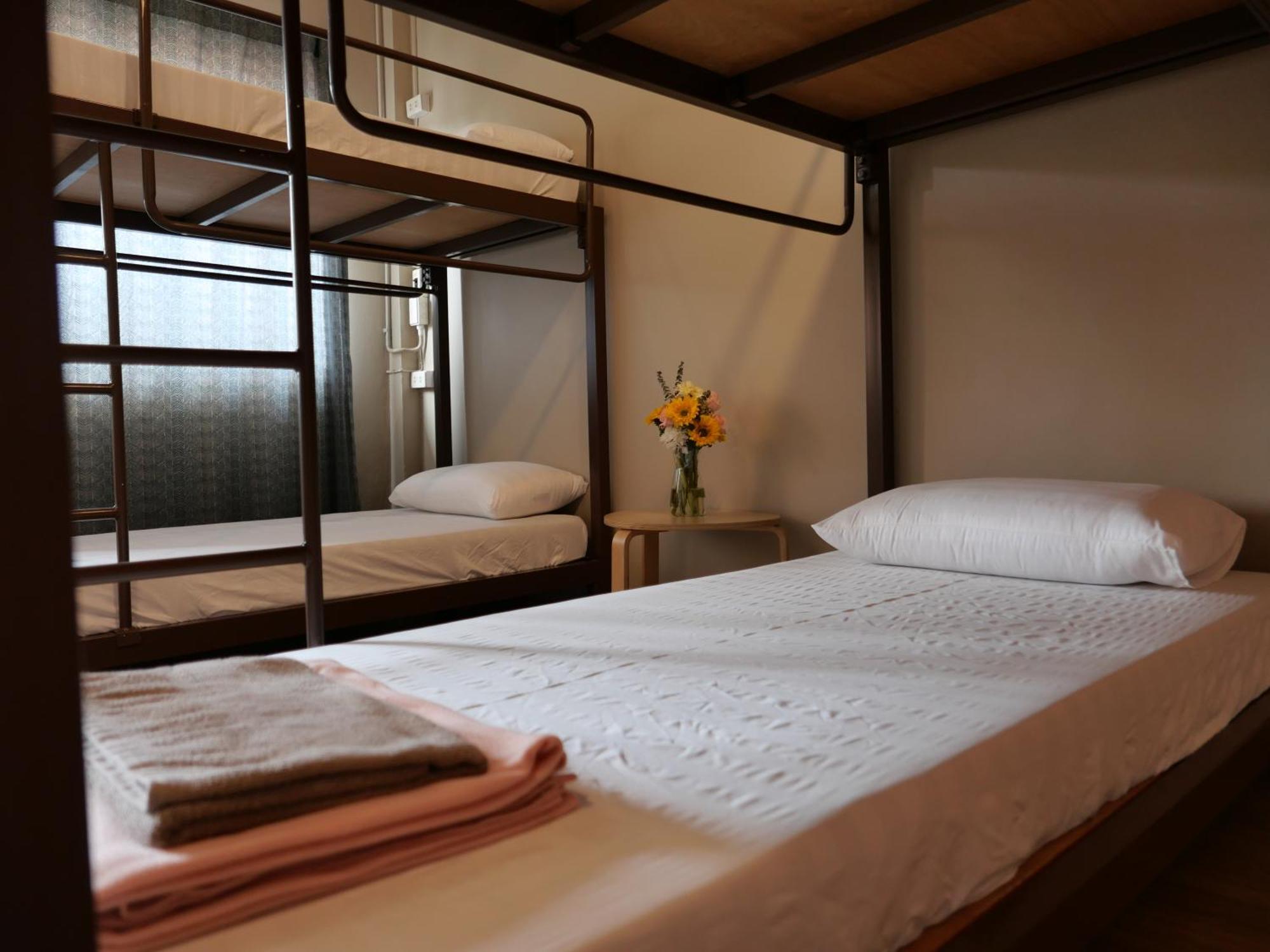 Films House Hostel Bangsaen Екстериор снимка