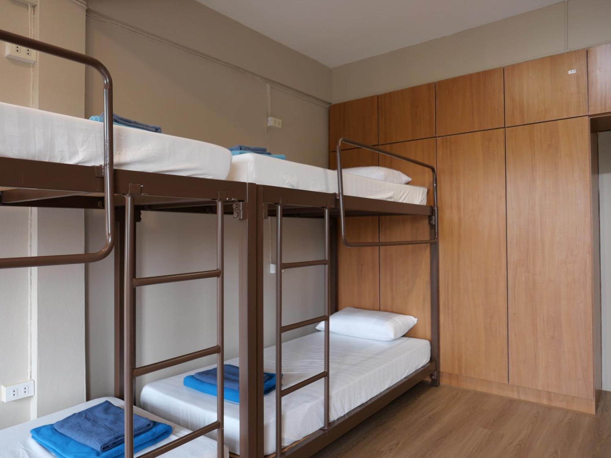 Films House Hostel Bangsaen Екстериор снимка