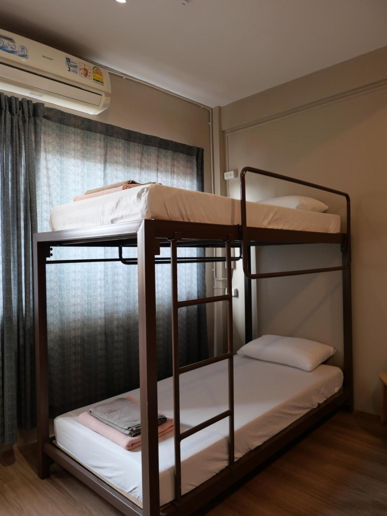 Films House Hostel Bangsaen Екстериор снимка