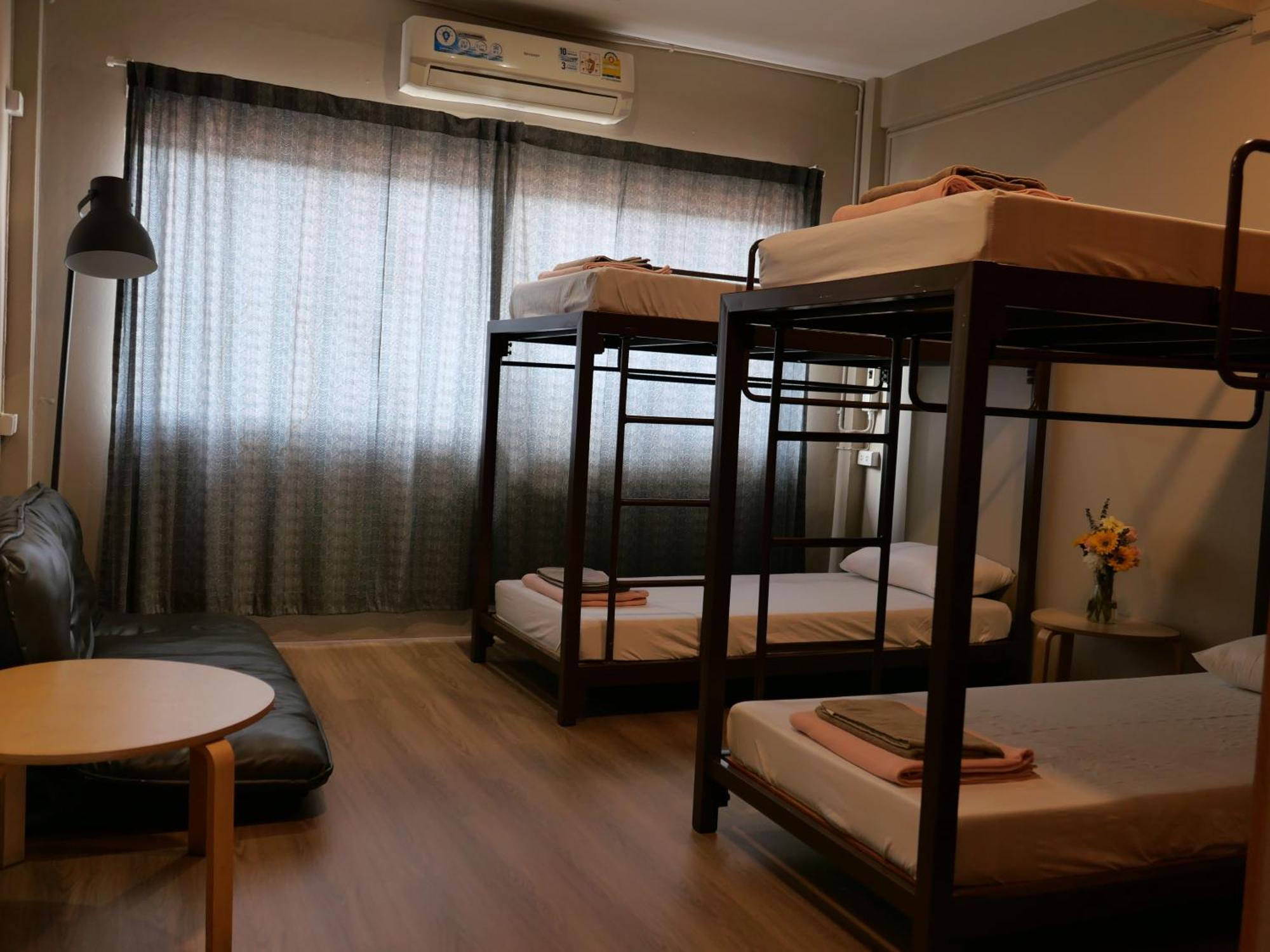 Films House Hostel Bangsaen Екстериор снимка