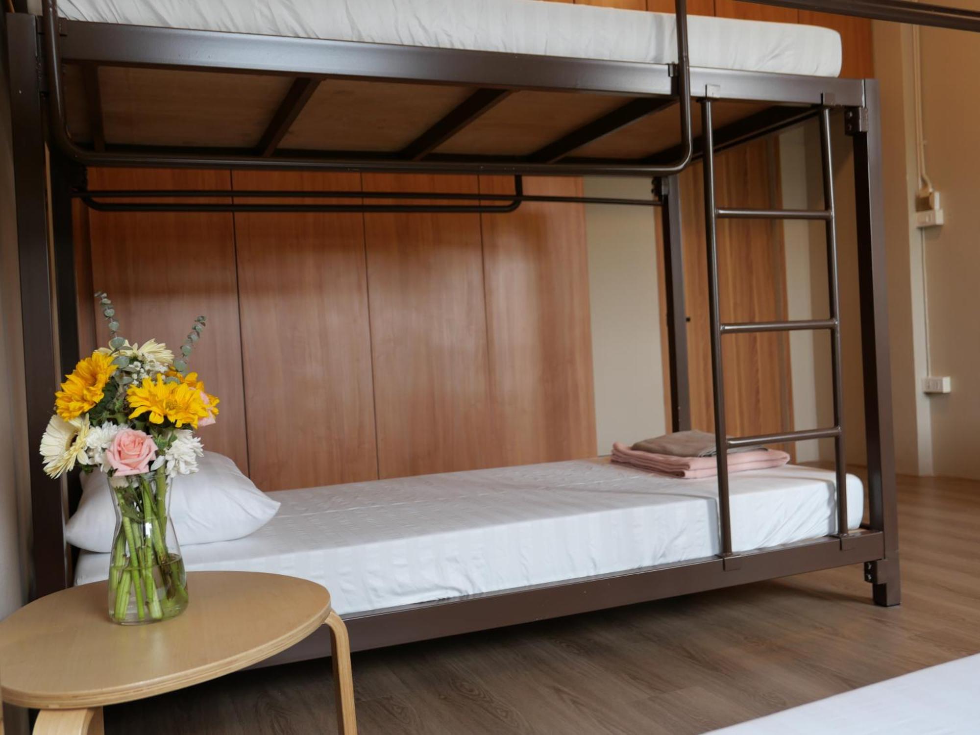 Films House Hostel Bangsaen Екстериор снимка