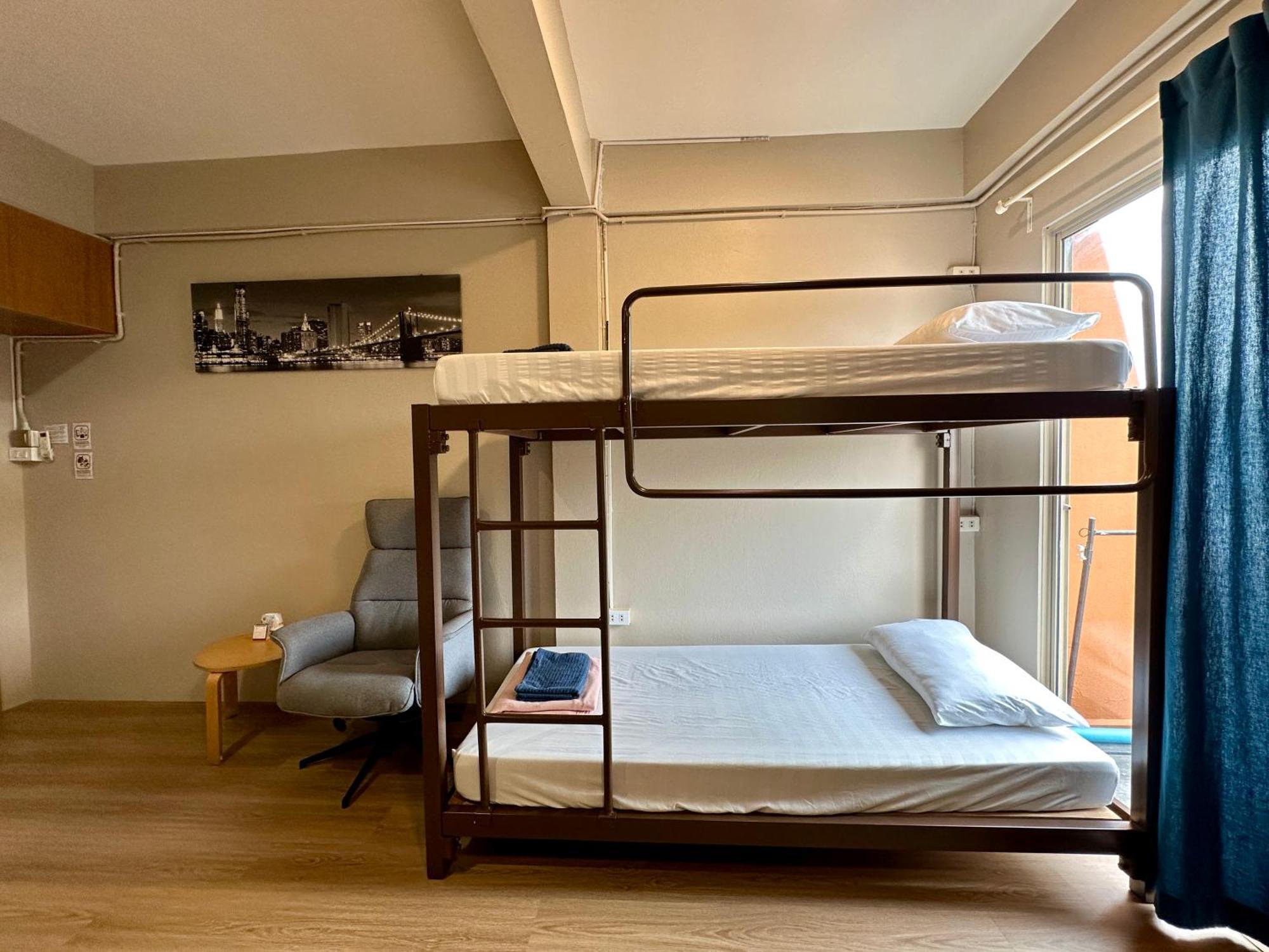 Films House Hostel Bangsaen Екстериор снимка